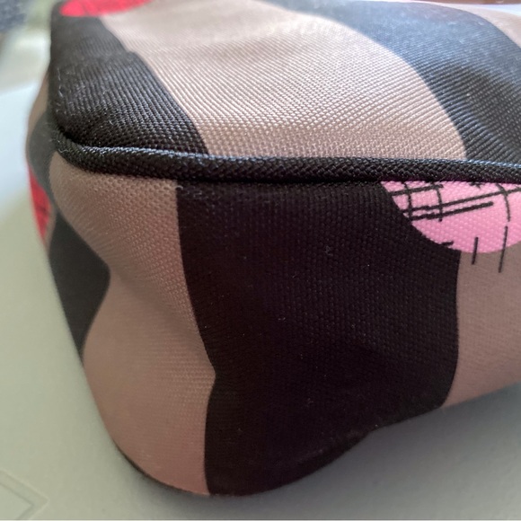 Vera Bradley crossbody bag. Great for travel! - Picture 4 of 13